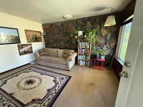 3245 Odell Hwy in Hood River, OR - Building Photo - Building Photo