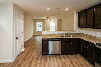 187 Silver Run Pl in West Columbia, SC - Building Photo - Building Photo