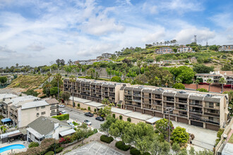 Catalina View in Signal Hill, CA - Foto de edificio - Building Photo