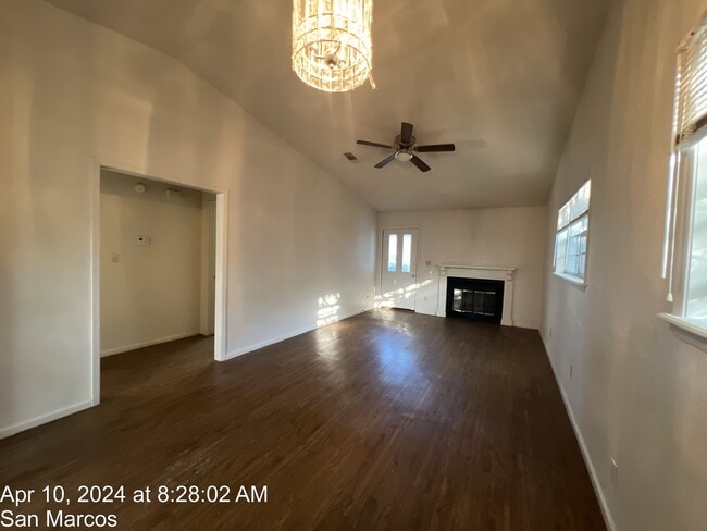 618 Mill St in San Marcos, TX - Building Photo - Building Photo