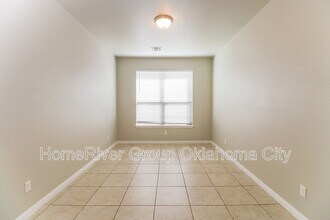 3321 Grace Lake Ct in Yukon, OK - Foto de edificio - Building Photo