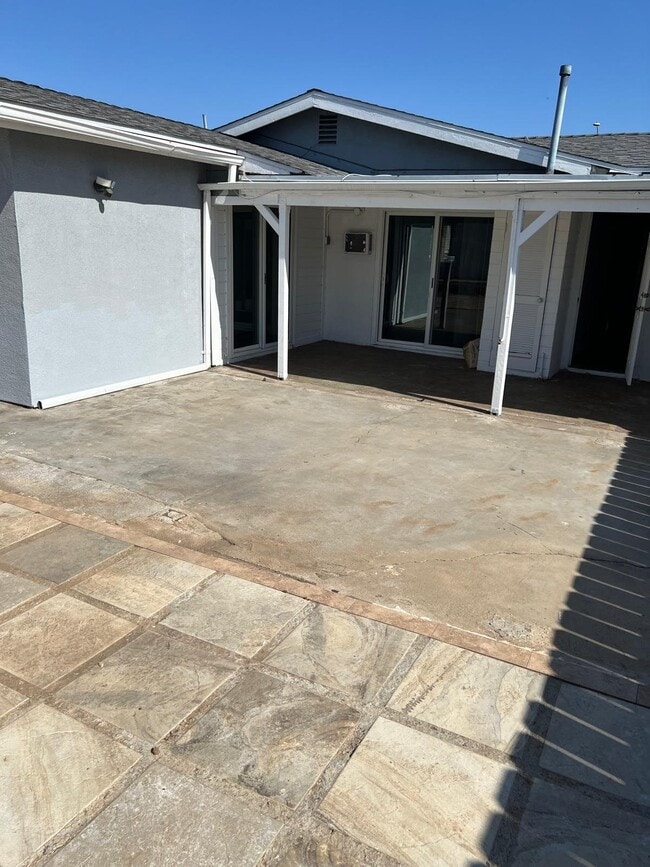 1616 E Grand Ave in Escondido, CA - Foto de edificio - Building Photo