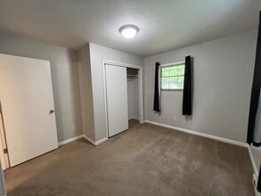 5300 May Cir, Unit A in Cross Lanes, WV - Building Photo - Building Photo