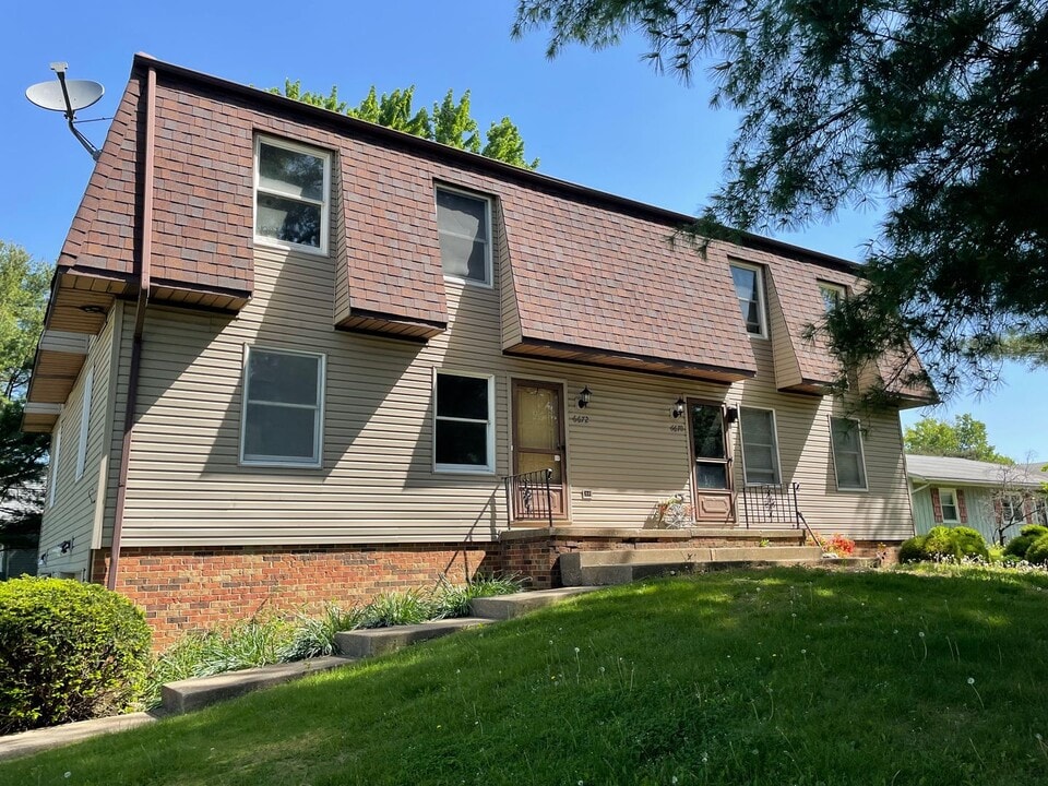 6672-6672 Palmer Dr NW in Canton, OH - Building Photo