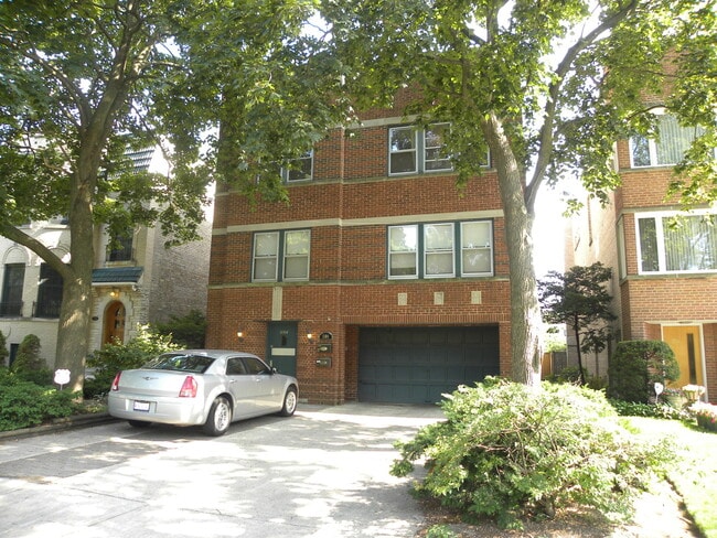 1104 Hull Terrace in Evanston, IL - Building Photo - Building Photo