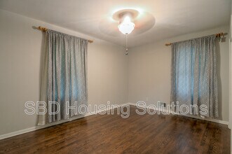 8803 E 85 St in Raytown, MO - Building Photo - Building Photo