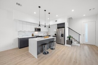 1512 Barbee St in Houston, TX - Foto de edificio - Building Photo