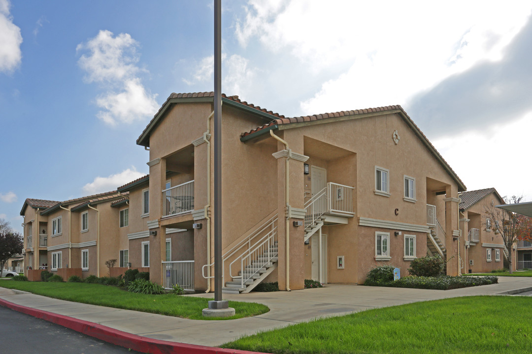 Lindsay Family Apartments in Lindsay, CA - Building Photo