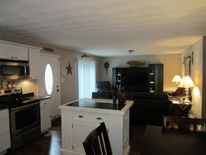 2312 Red Tide Rd-Unit -B in Virginia Beach, VA - Foto de edificio - Building Photo