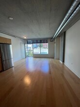 1926 W Burnside St in Portland, OR - Foto de edificio - Building Photo