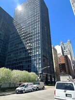 910 N Lake Shore Dr in Chicago, IL - Building Photo