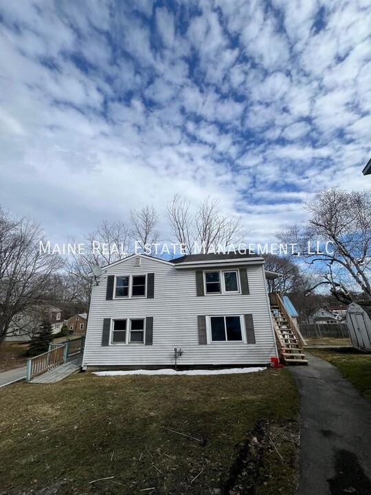 1 Collins St in Waterville, ME - Building Photo