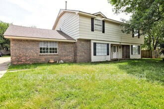 1701 Oakhurst Ave in Norman, OK - Building Photo - Building Photo