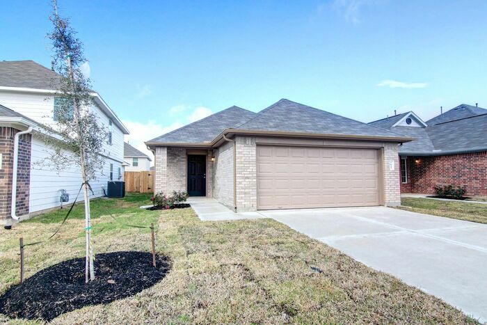 5611 Latta Plantation Dr in Katy, TX - Building Photo