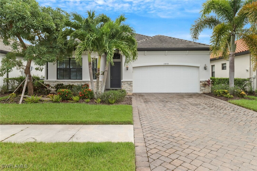 1878 Mustique St in Naples, FL - Foto de edificio