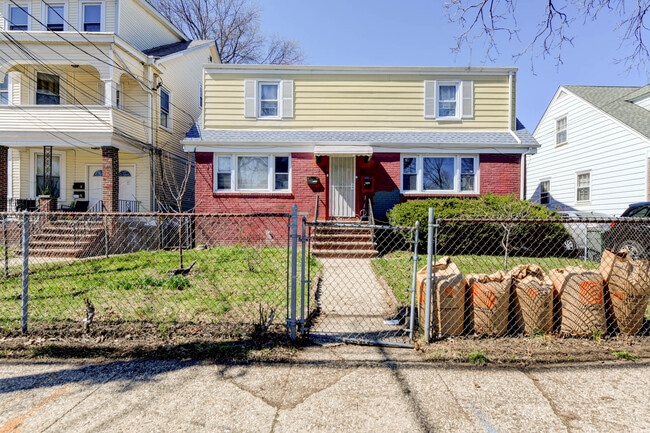 245 Orange Ave, Unit # 1 in Irvington, NJ - Building Photo - Building Photo