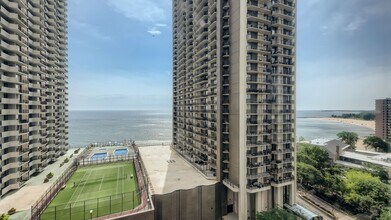 6030 N Sheridan Rd, Unit 1904 in Chicago, IL - Foto de edificio - Building Photo