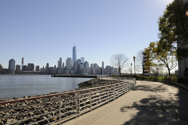 45 river drive south, Unit Apt 1407 in Jersey City, NJ - Building Photo - Building Photo