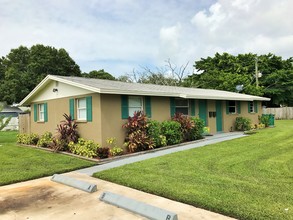 The Royal Mauian Apartments in Palmetto, FL - Building Photo - Building Photo