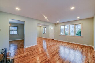 157 Cooper Ave in Iselin, NJ - Foto de edificio - Building Photo