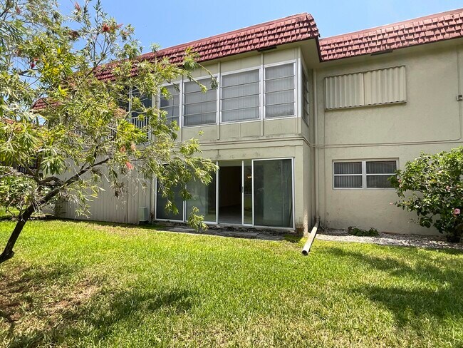 21 Abbey Ln in Delray Beach, FL - Building Photo - Building Photo