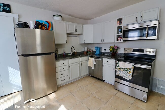 527 Moro St in Manhattan, KS - Building Photo - Building Photo