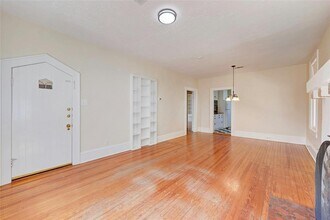 1920 Newning Ave in Austin, TX - Building Photo - Building Photo