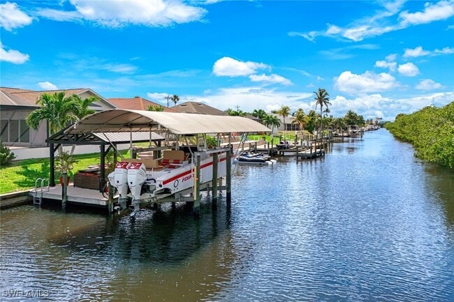 2013 Everest Pkwy in Cape Coral, FL - Building Photo - Building Photo
