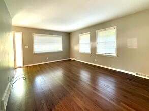 5663 N Consaul Pl in Whitefish Bay, WI - Building Photo - Building Photo