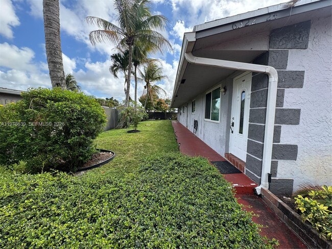 6322 Eaton St in Hollywood, FL - Building Photo - Building Photo