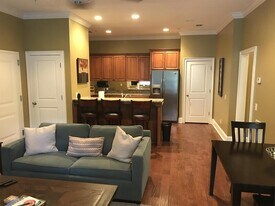 425 E Mc Donough St in Savannah, GA - Building Photo