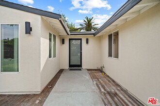 20308 Mobile St in Los Angeles, CA - Building Photo - Building Photo