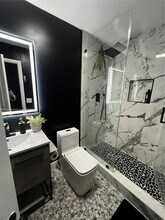 6061 N Falls Cir Dr in Lauderhill, FL - Building Photo - Building Photo