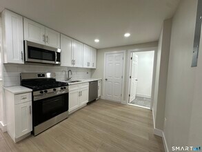 49 Dodgingtown Rd in Newtown, CT - Building Photo - Building Photo