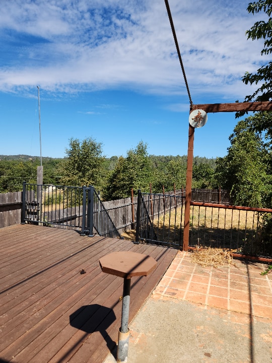 15897 Vierra Rd in Rackerby, CA - Building Photo