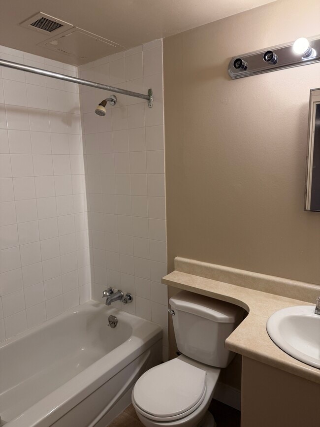 330 on 25th in Calgary, AB - Building Photo - Building Photo