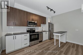 211 Armstrong St in Ottawa, ON - Building Photo - Building Photo