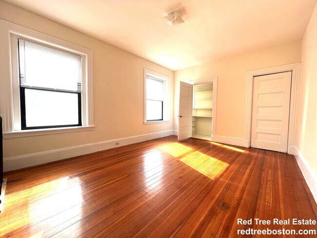5 Glen Rd, Unit 2