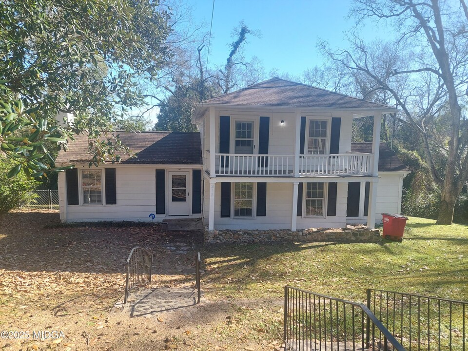 213 Rogers Ave in Macon, GA - Building Photo