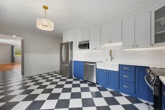 13 1/2 Hickory Dr in Greenwich, CT - Building Photo - Building Photo