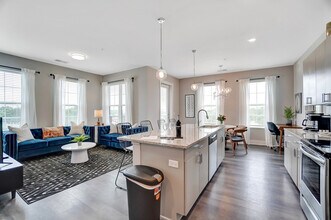 2875 Olentangy River Rd in Columbus, OH - Building Photo - Building Photo
