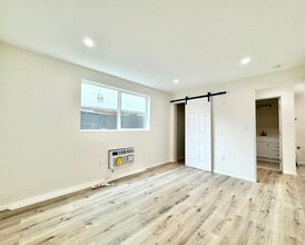 14615 Gilmore St in Los Angeles, CA - Building Photo - Building Photo