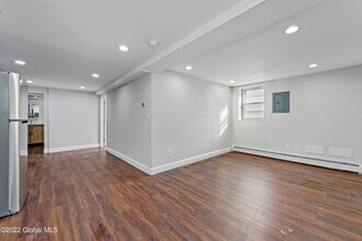 69 2nd St-Unit -basement in Albany, NY - Foto de edificio - Building Photo