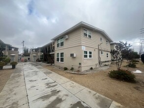 11913-11913 Vanowen St, Unit 11909 #5 in Los Angeles, CA - Building Photo - Building Photo