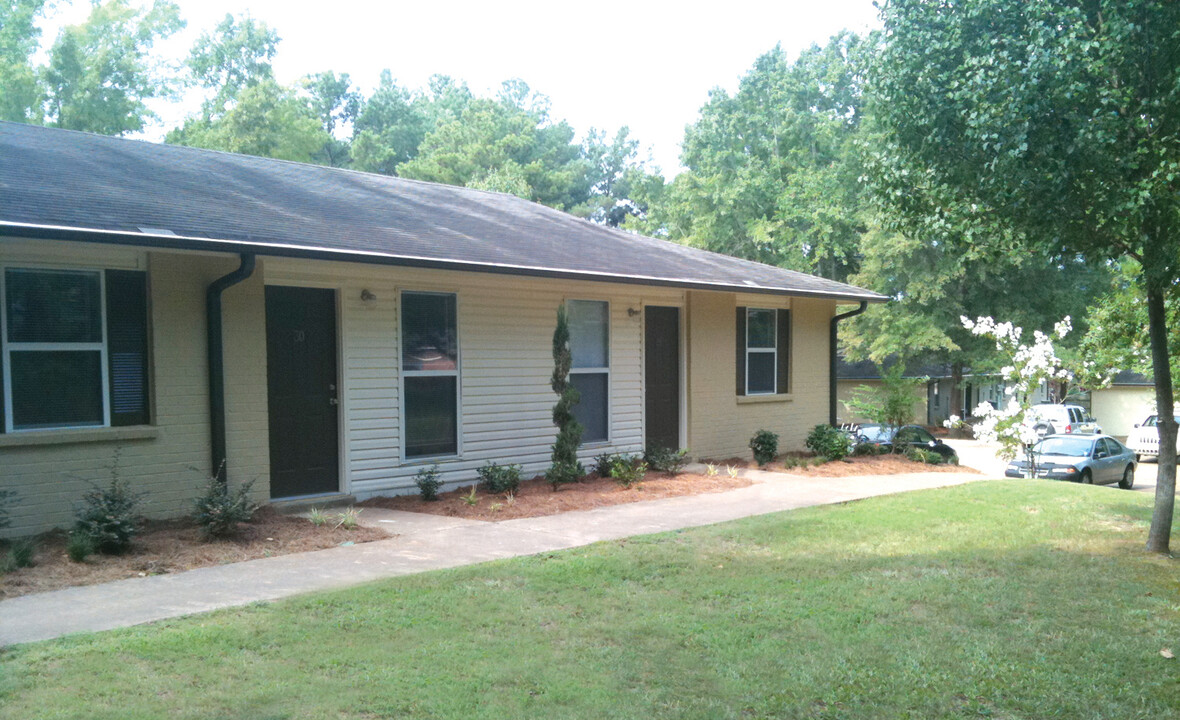 Pine Grove Apartments in Oxford, MS - Building Photo