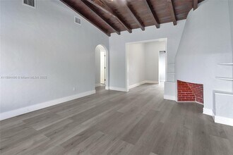 2246 SW 3rd St in Miami, FL - Building Photo - Building Photo