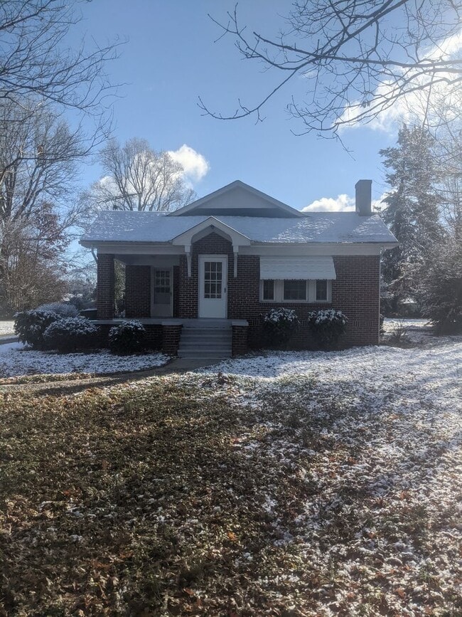 511 Alamance Rd in Burlington, NC - Building Photo - Building Photo