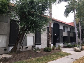 Rock Glen Villa...Gorgeous Newly Remodeled Apartments In Glendale Neighborhood! in Glendale, CA - Building Photo