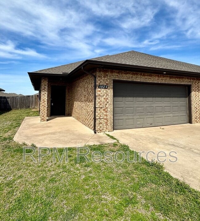 property at 1824 Post Oak Rd