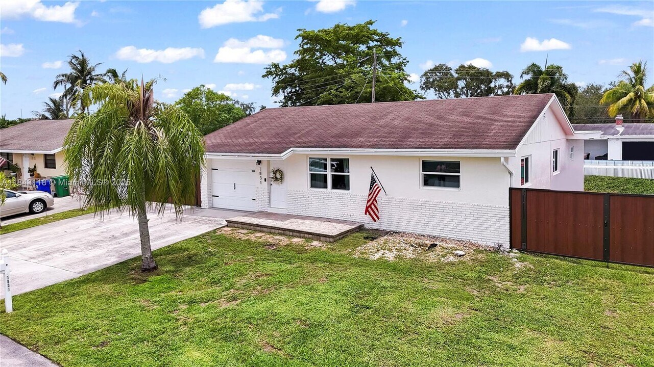 1831 SW 98th Terrace in Miramar, FL - Building Photo